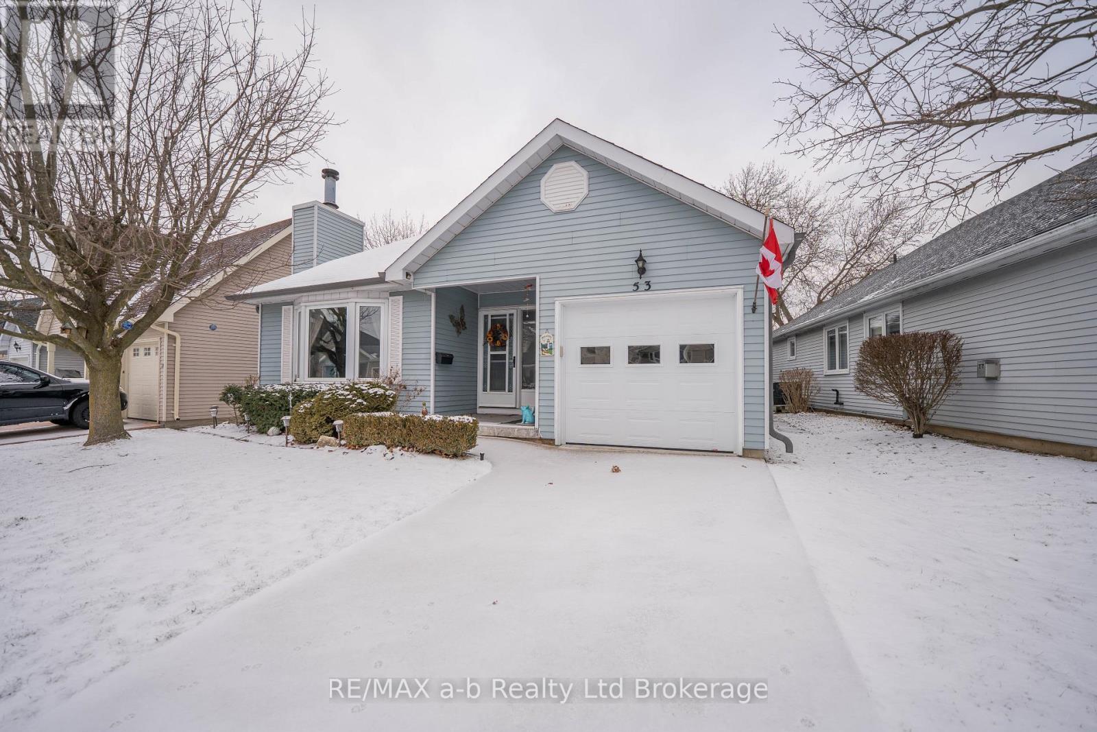 53 Hawkins Crescent, Tillsonburg, Ontario  N4G 5K6 - Photo 2 - X12692898