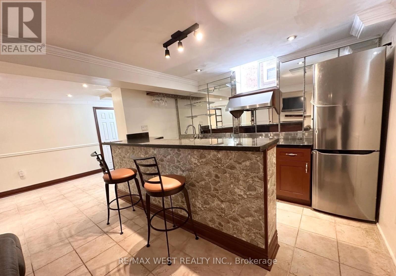 482 Laurentian Avenue, Mississauga, Ontario  L4Z 2K4 - Photo 31 - W12692464