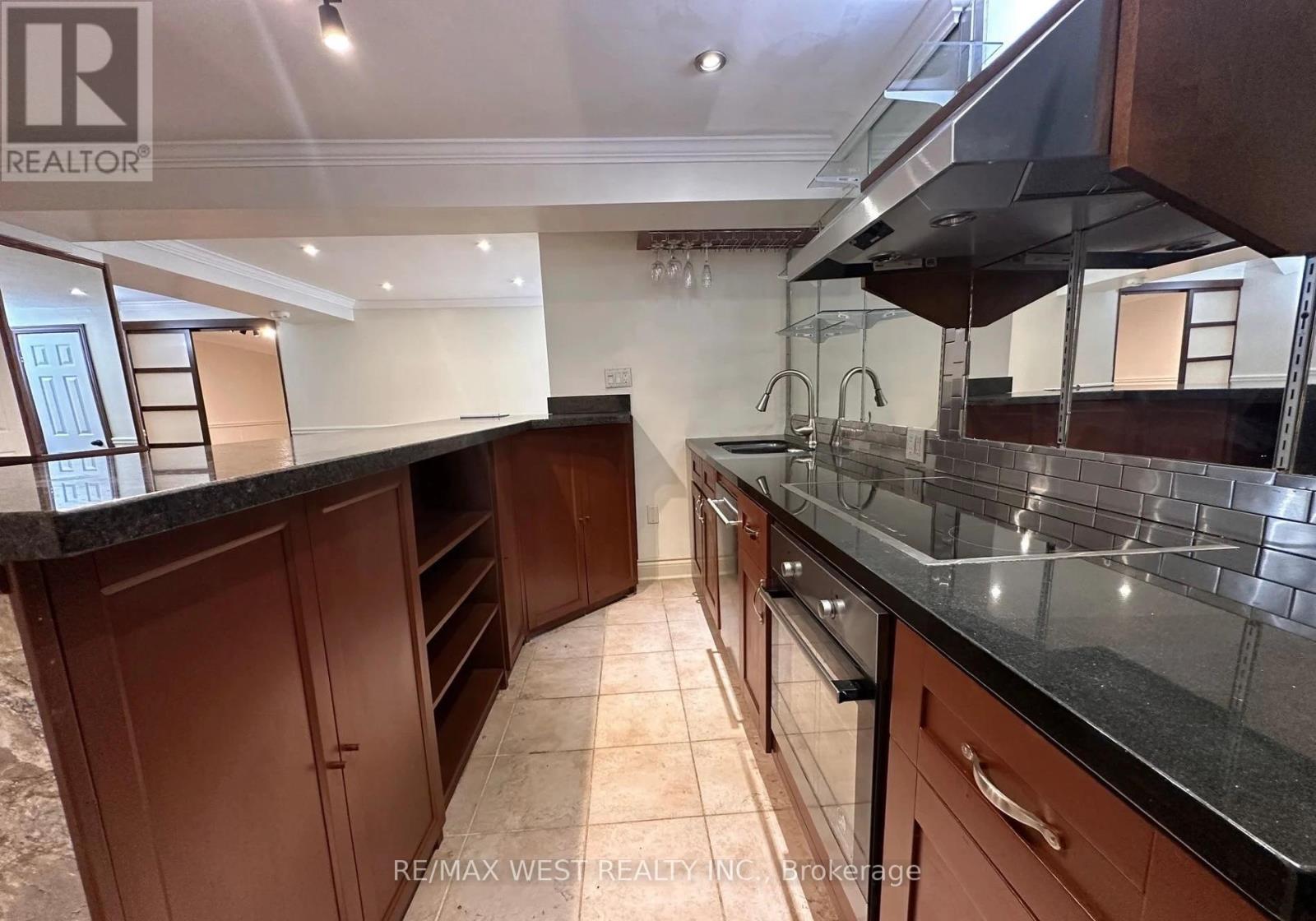 482 Laurentian Avenue, Mississauga, Ontario  L4Z 2K4 - Photo 32 - W12692464