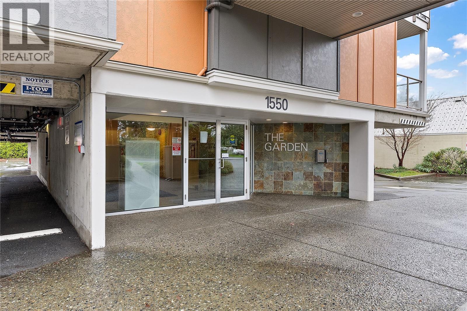 308 1550 Church Ave, Saanich, British Columbia  V8P 2H1 - Photo 3 - 1022922