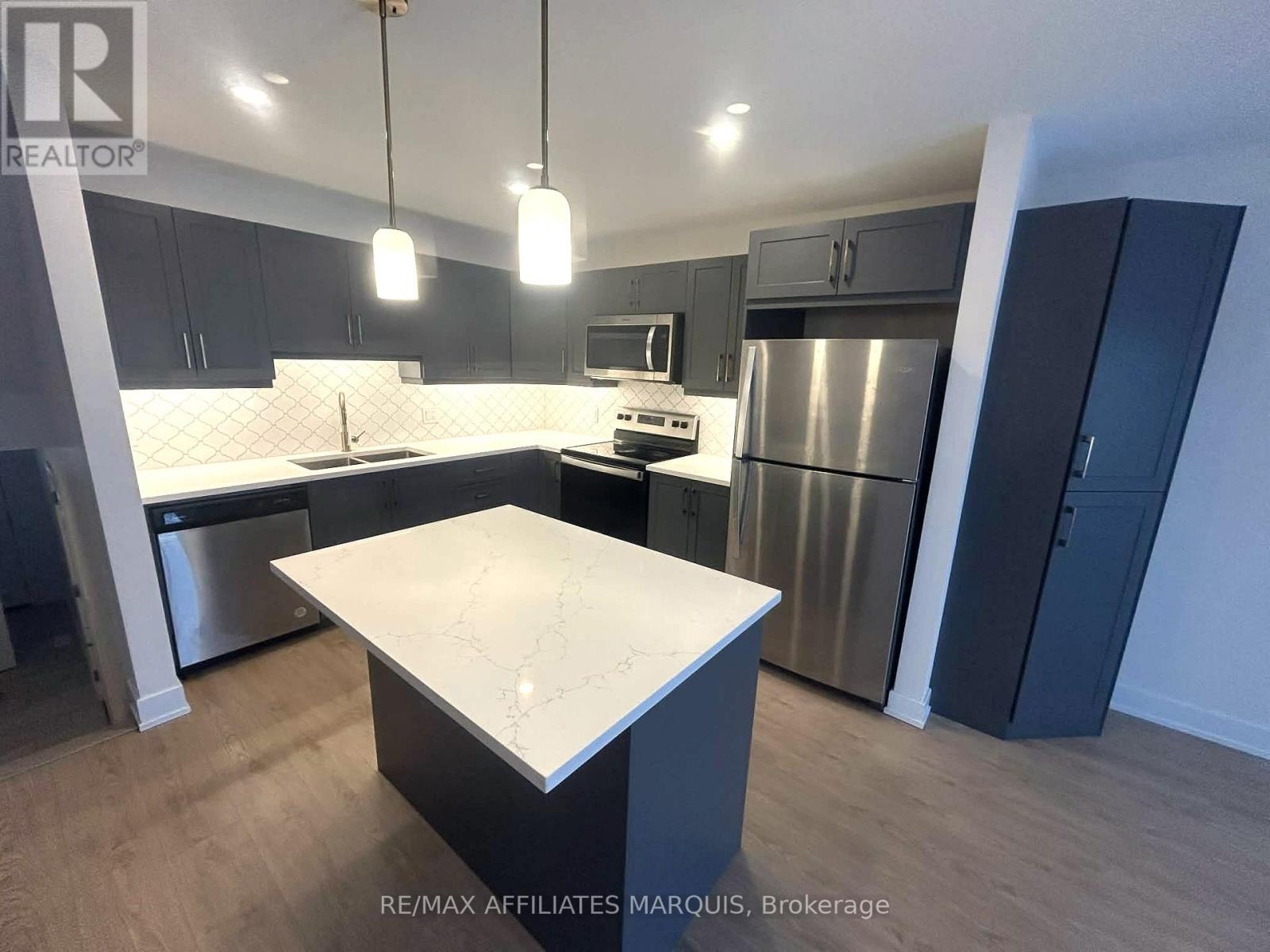 62 Staples Boulevard, Smiths Falls, Ontario  K7A 0A5 - Photo 2 - X12509428