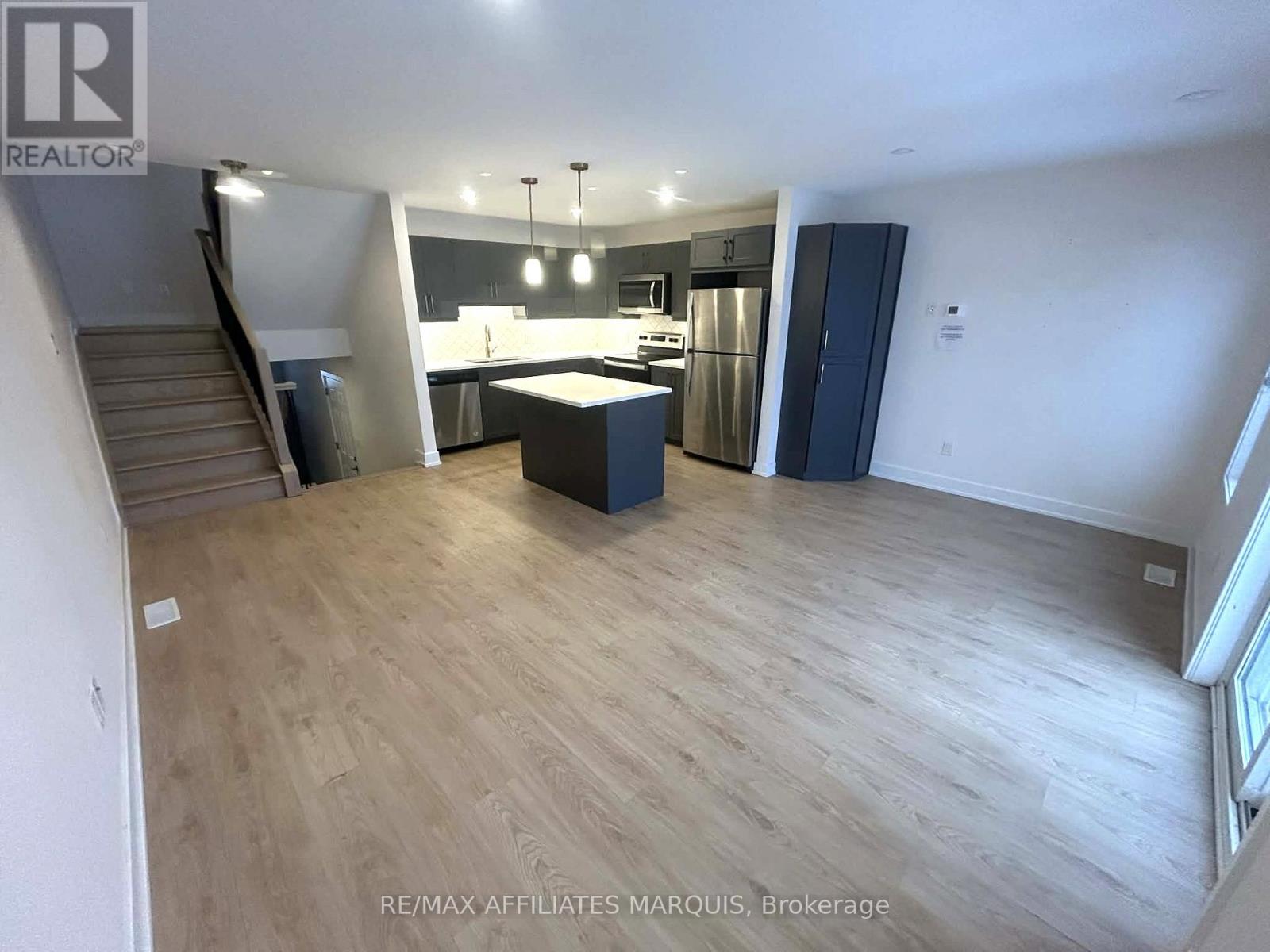 62 Staples Boulevard, Smiths Falls, Ontario  K7A 0A5 - Photo 3 - X12509428