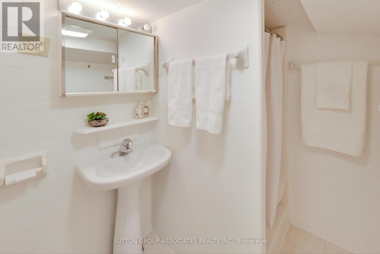 315 Atlas Avenue, Toronto, Ontario  M6C 3P8 - Photo 24 - C12692872