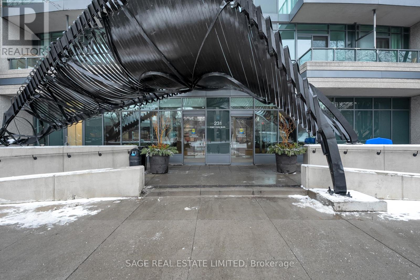 108 - 231 Fort York Boulevard, Toronto, Ontario  M5V 1B2 - Photo 2 - C12692876