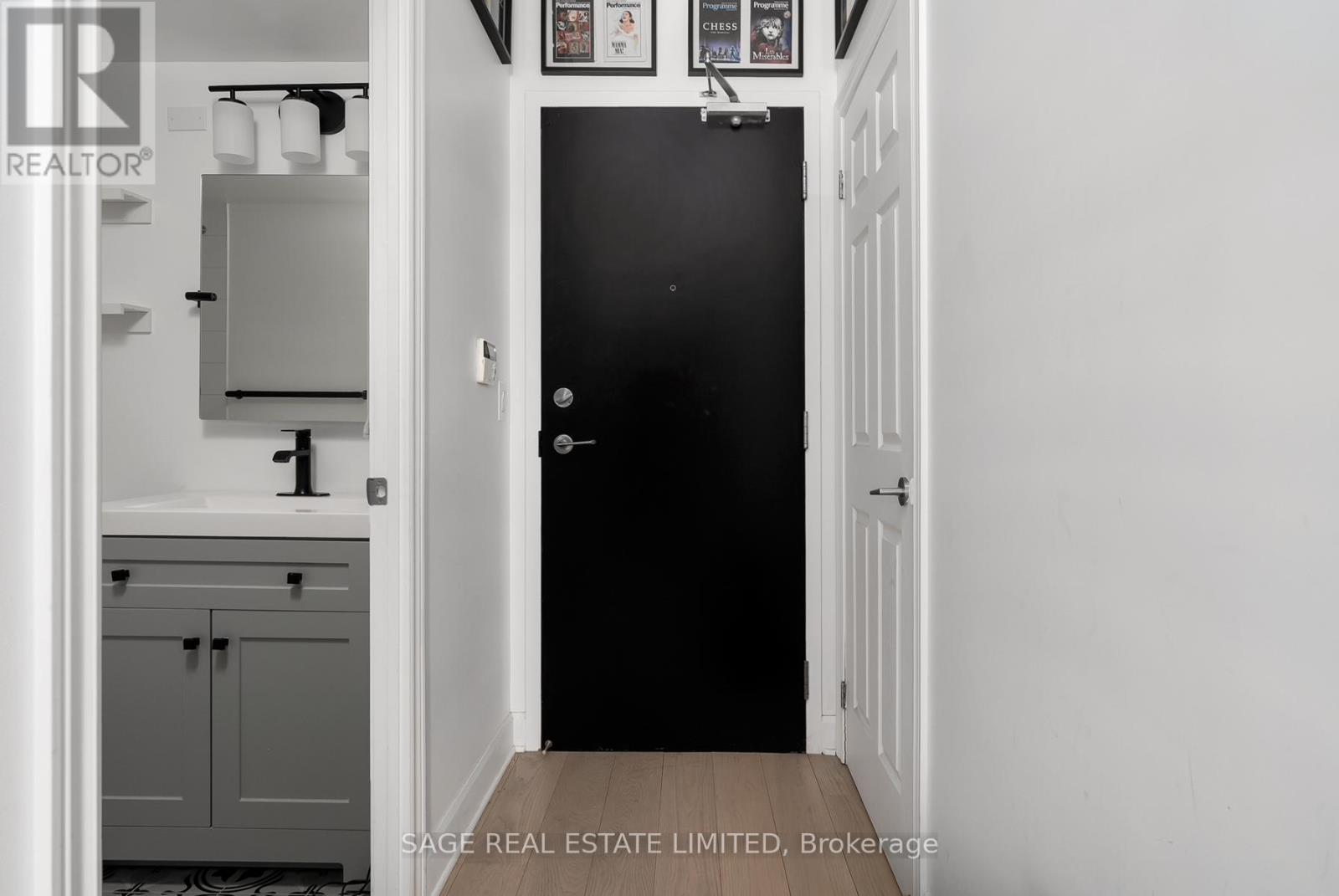 108 - 231 Fort York Boulevard, Toronto, Ontario  M5V 1B2 - Photo 3 - C12692876