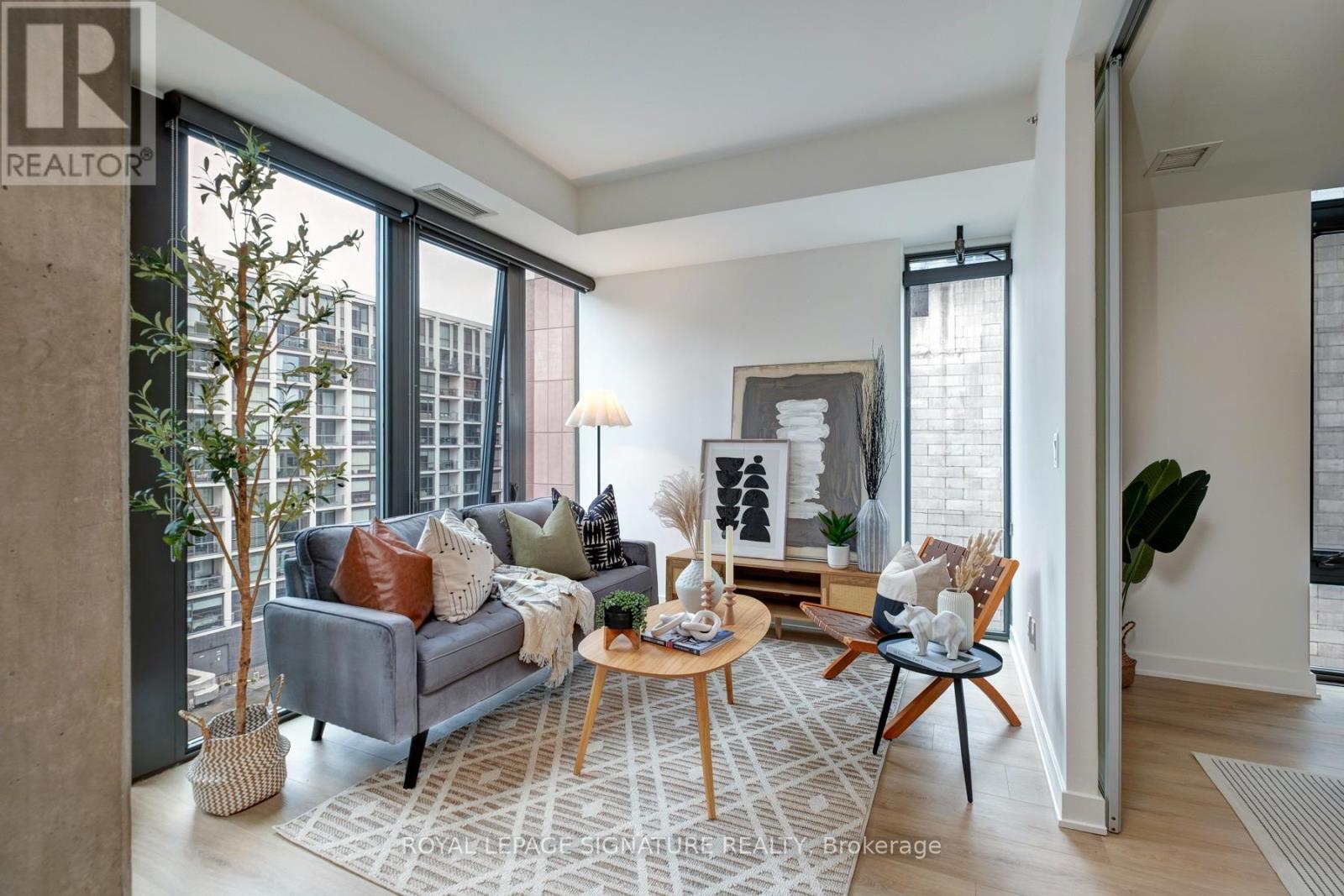 704 - 32 Camden Street, Toronto, Ontario M5V 0G4 - Photo 3 - C12692902