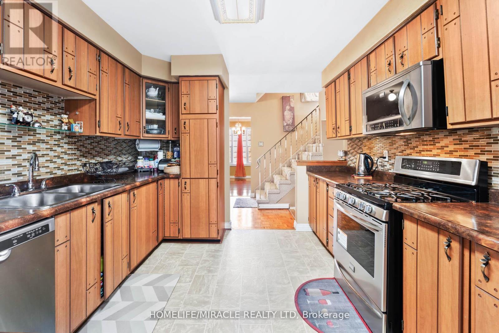 73 Garrard Road, Whitby, Ontario  L1N 3K4 - Photo 9 - E12693002