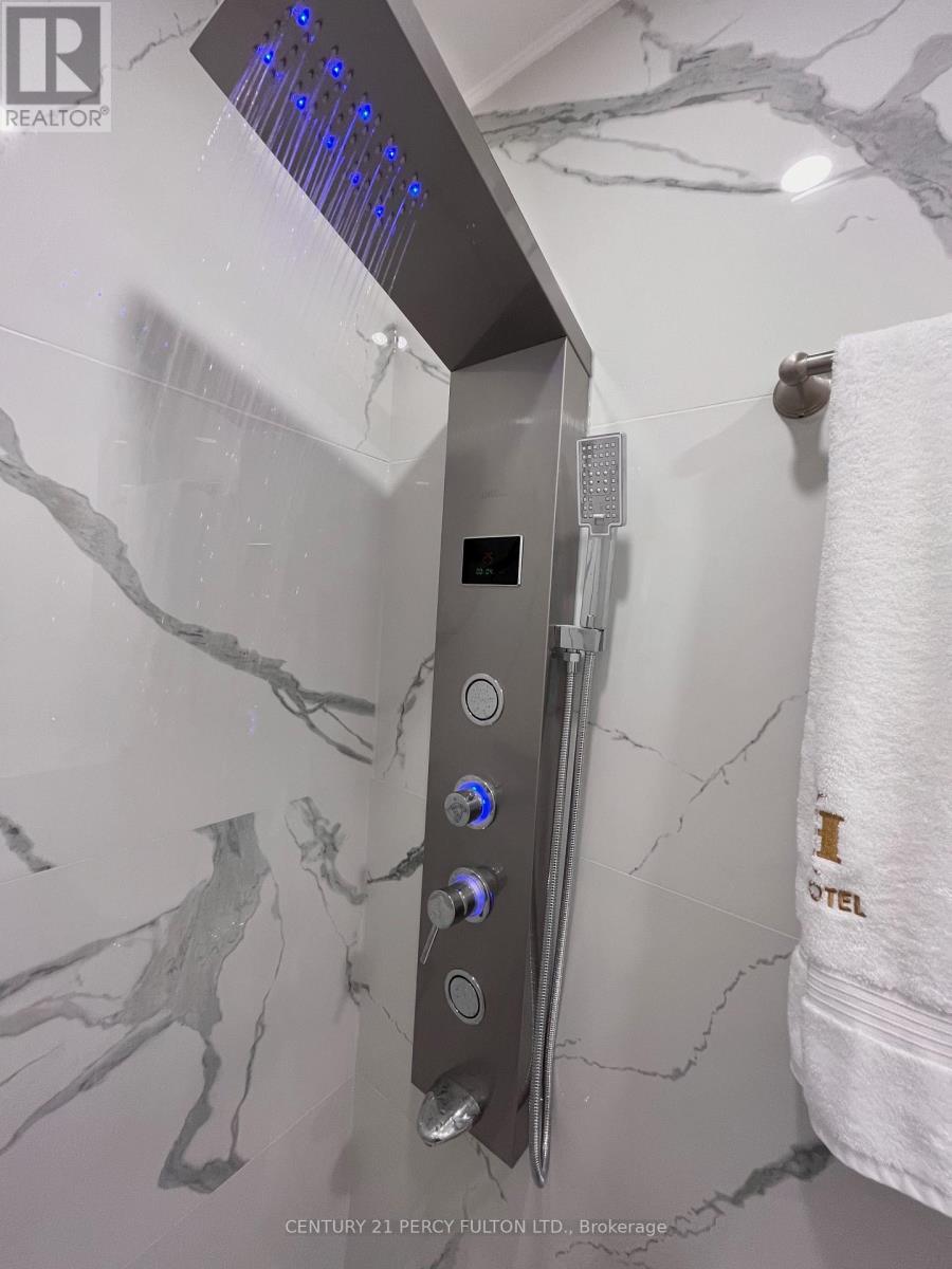 272 Conestoga Avenue, Richmond Hill (Harding), Ontario  L4C 2H2 - Photo 11 - N12692826