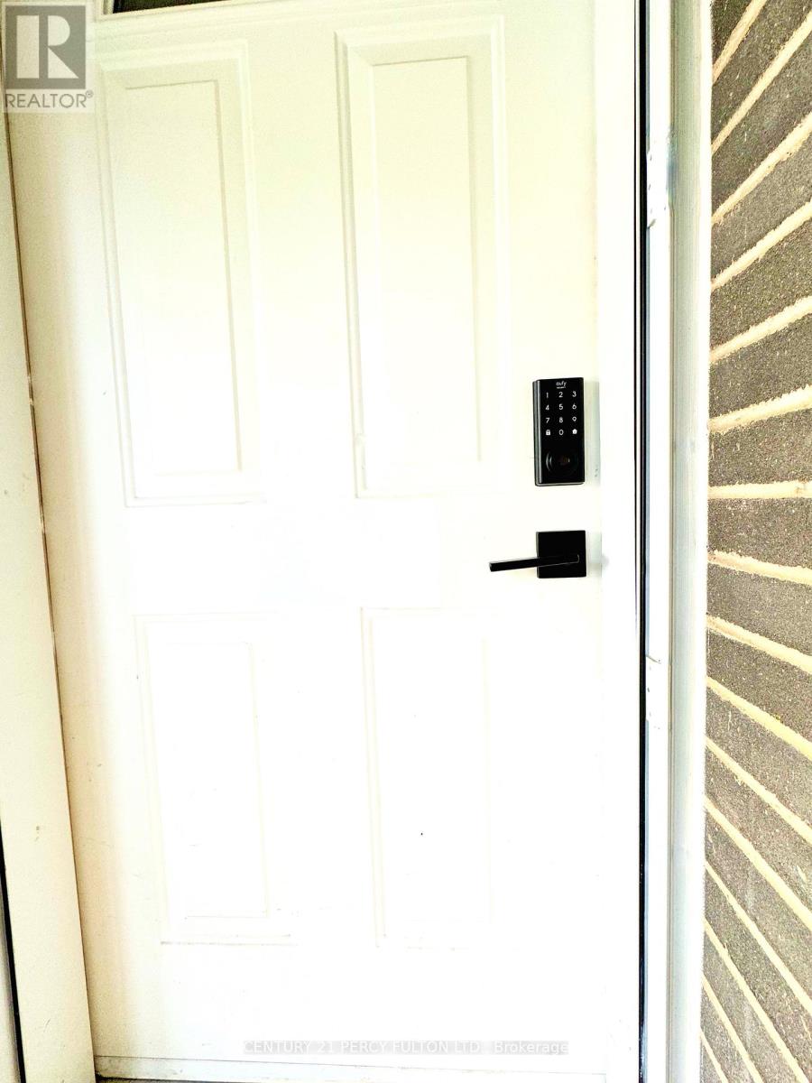 272 Conestoga Avenue, Richmond Hill (Harding), Ontario  L4C 2H2 - Photo 3 - N12692826