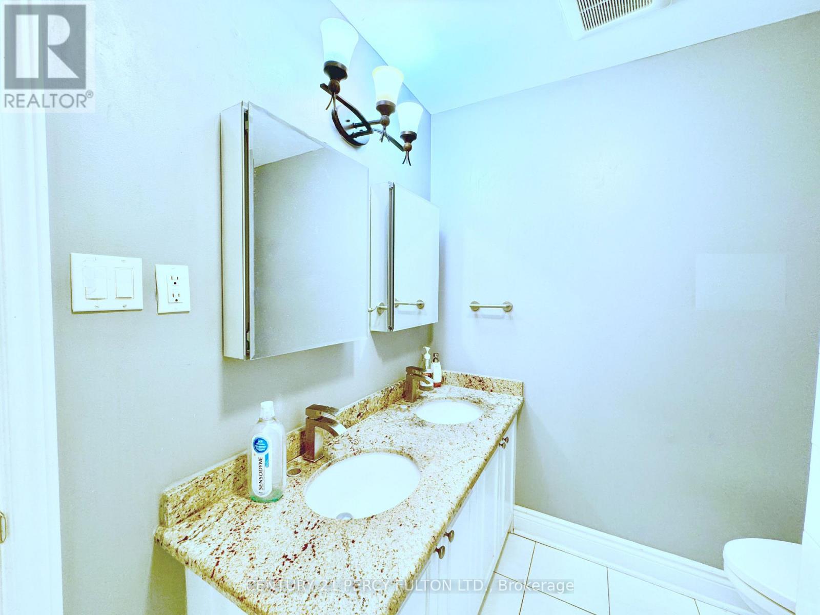 272 Conestoga Avenue, Richmond Hill (Harding), Ontario  L4C 2H2 - Photo 8 - N12692826