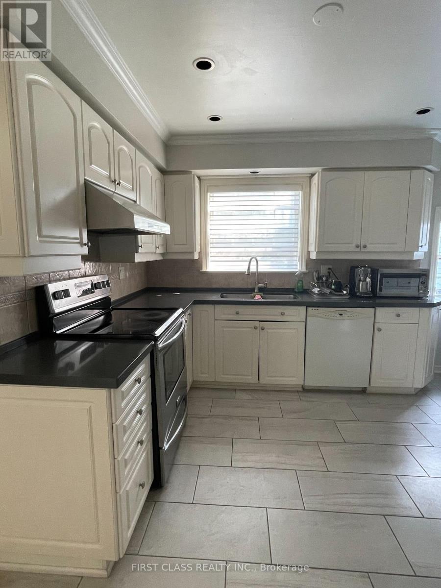 33 Apple Orchard Path, Markham, Ontario  L3T 3B5 - Photo 5 - N12692990