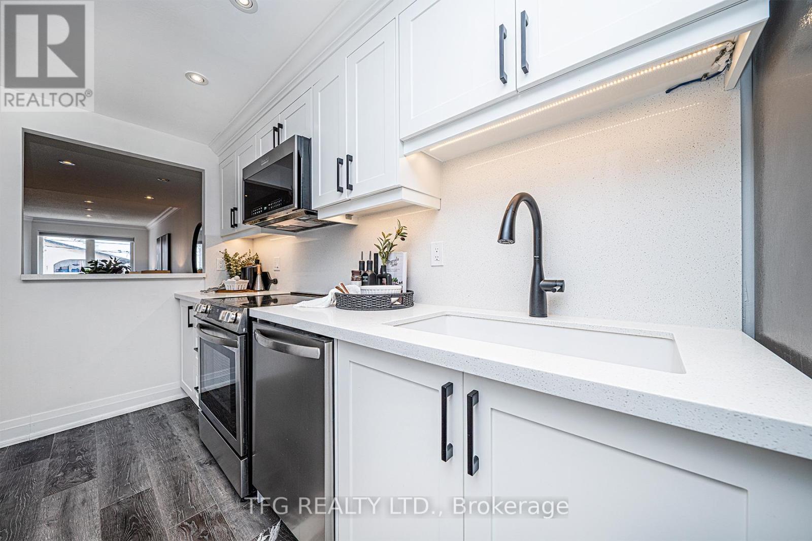 7 - 120 Glen Manor Drive, Toronto, Ontario  M4E 2X6 - Photo 8 - E12590068