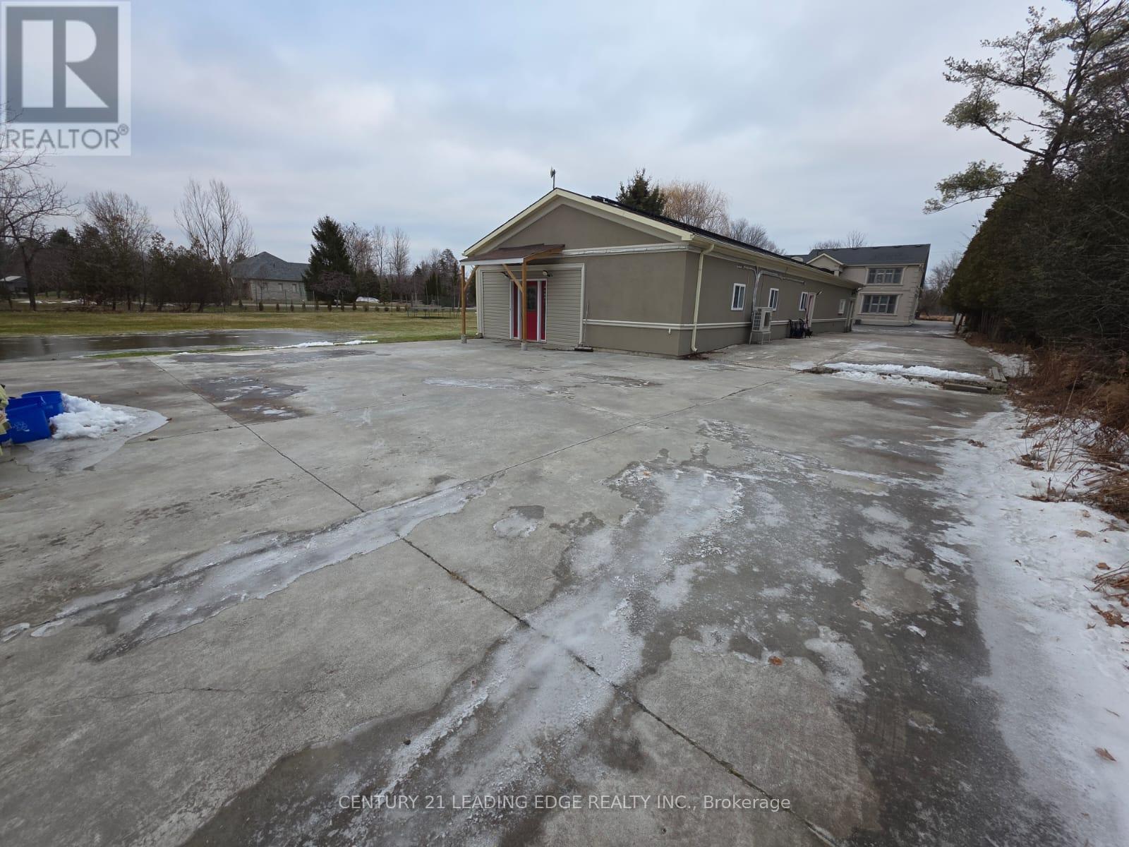 A - 352 Sunnyridge Road W, Hamilton, Ontario  L0R 1R0 - Photo 2 - X12569238