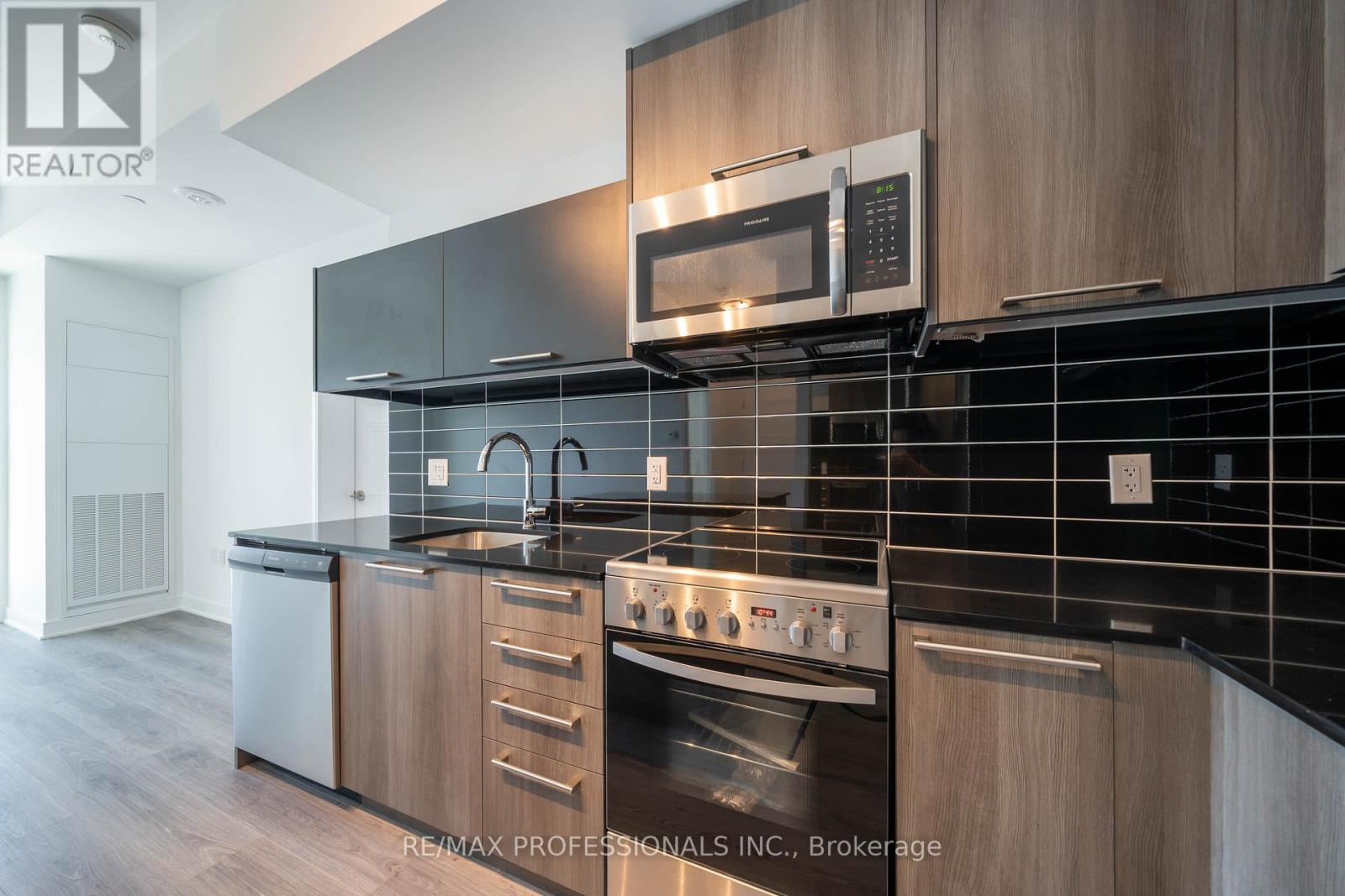 901 - 25 Neighbourhood Lane, Toronto, Ontario  M9Y 0C4 - Photo 10 - W12692818