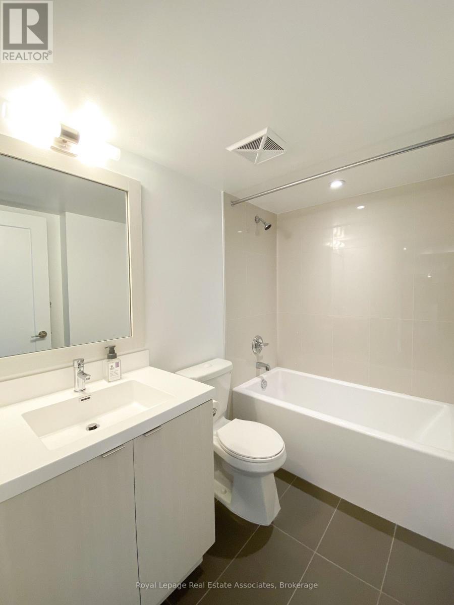 405 - 7 Mabelle Avenue, Toronto, Ontario  M5T 0C9 - Photo 8 - W12692850