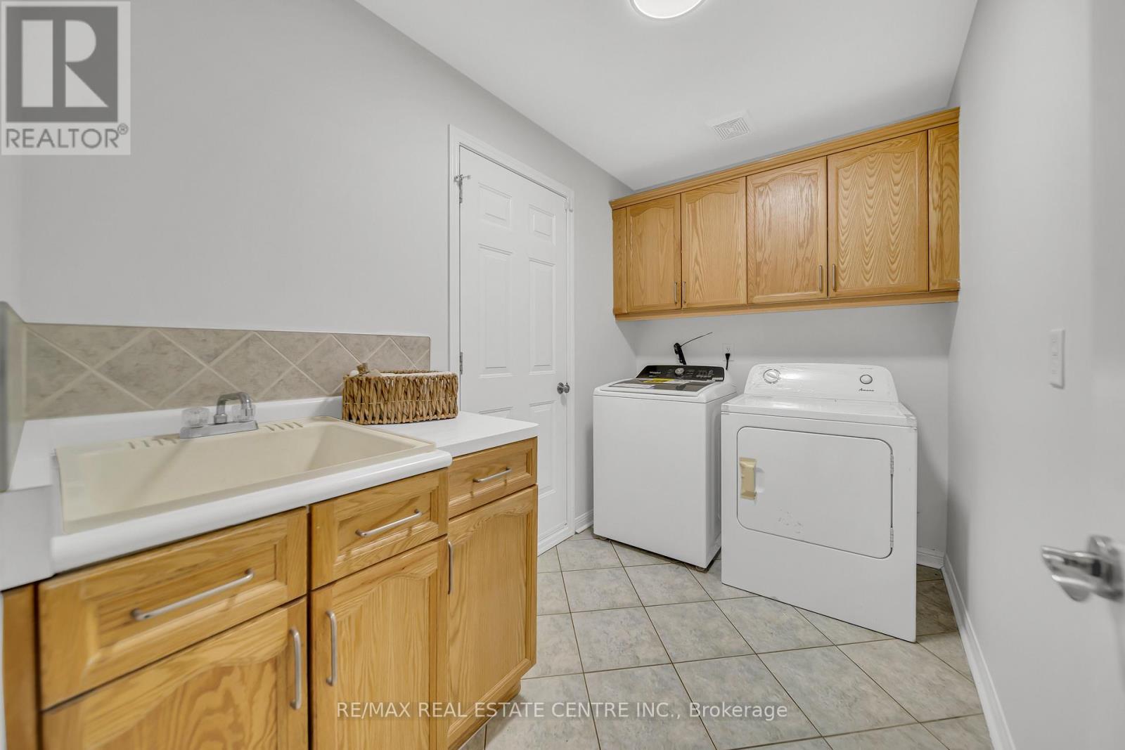 129 Cadillac Crescent, Brampton, Ontario  L7A 3B3 - Photo 20 - W12692874