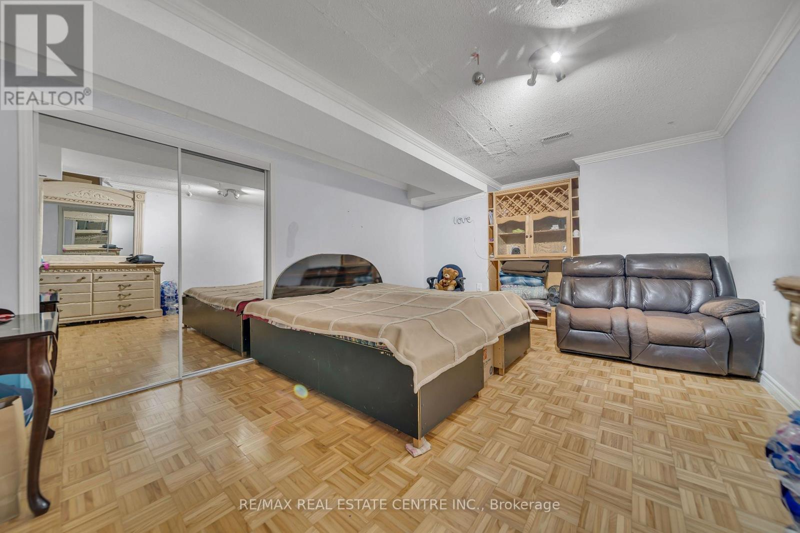 129 Cadillac Crescent, Brampton, Ontario  L7A 3B3 - Photo 43 - W12692874