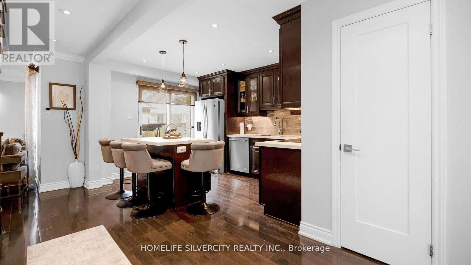 75 Stoneledge Circle, Brampton (Sandringham-Wellington), Ontario  L6R 1G8 - Photo 7 - W12692900