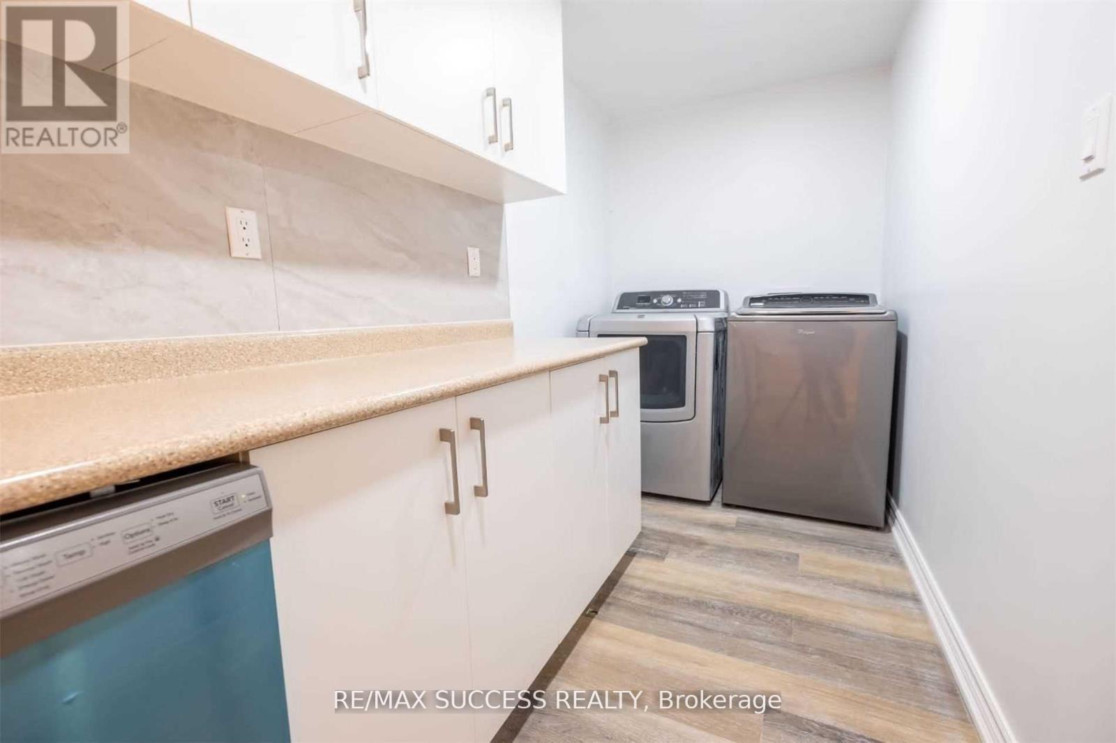 4484 Jenkin Circle, Mississauga, Ontario  L5R 1T8 - Photo 10 - W12692916