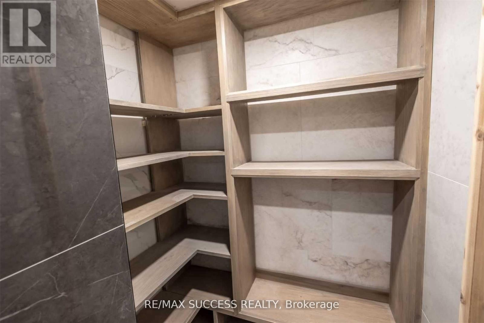 4484 Jenkin Circle, Mississauga, Ontario  L5R 1T8 - Photo 13 - W12692916