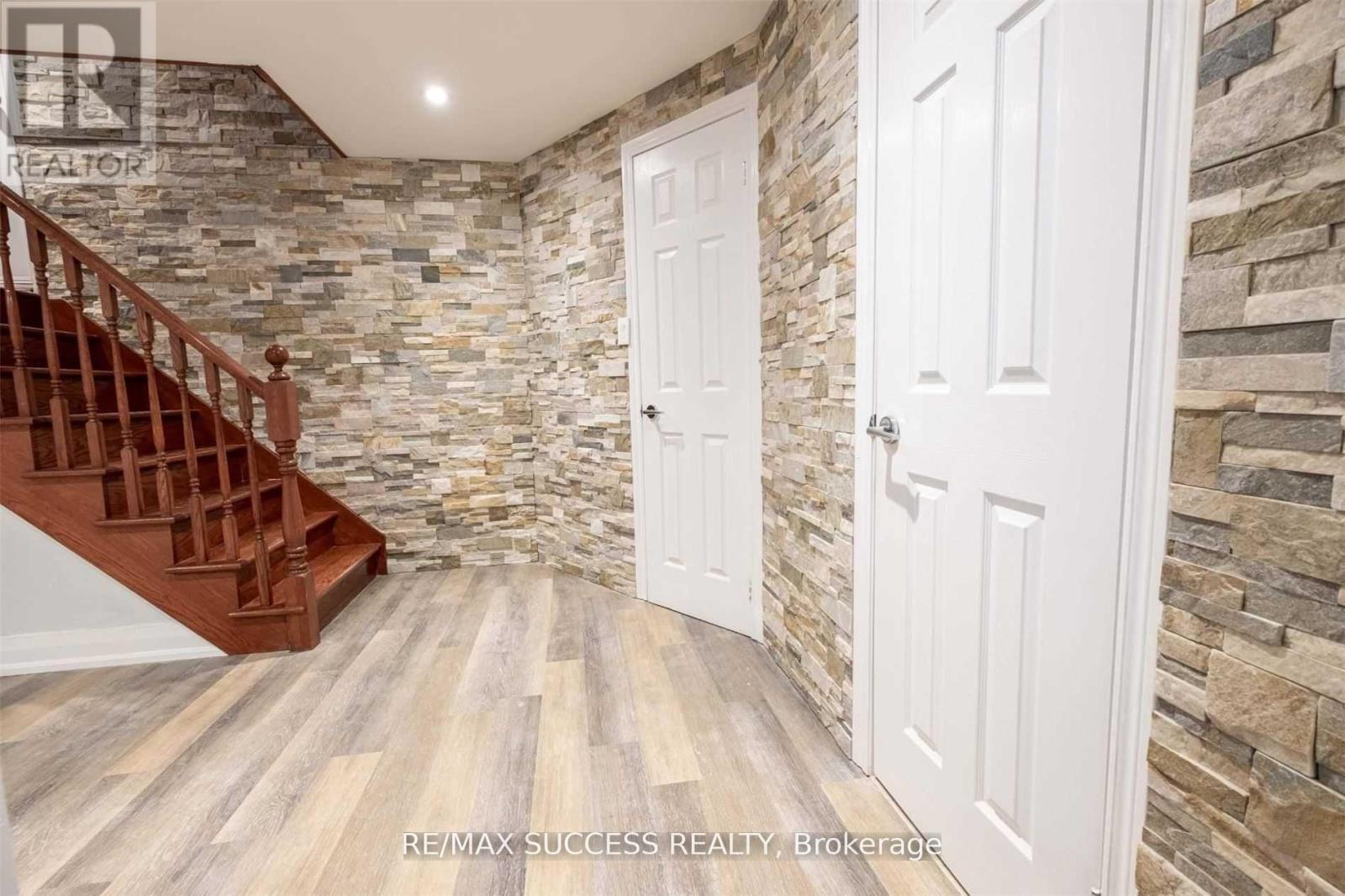 4484 Jenkin Circle, Mississauga, Ontario  L5R 1T8 - Photo 2 - W12692916