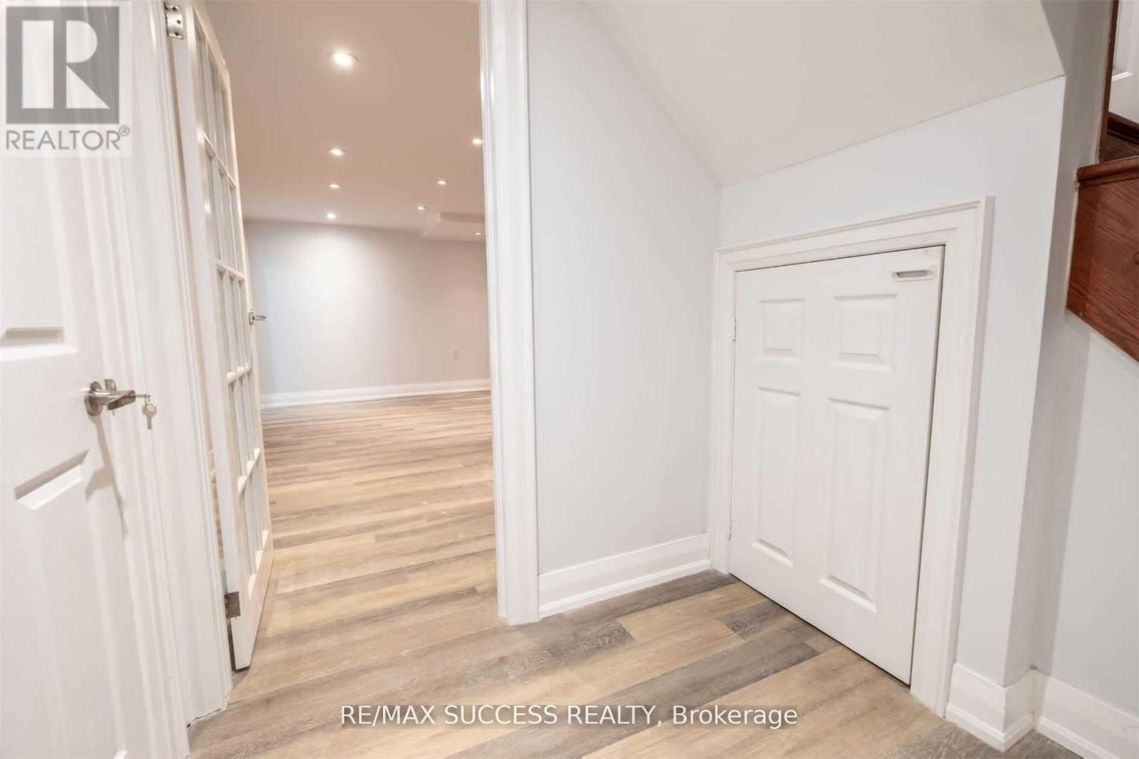 4484 Jenkin Circle, Mississauga, Ontario  L5R 1T8 - Photo 5 - W12692916