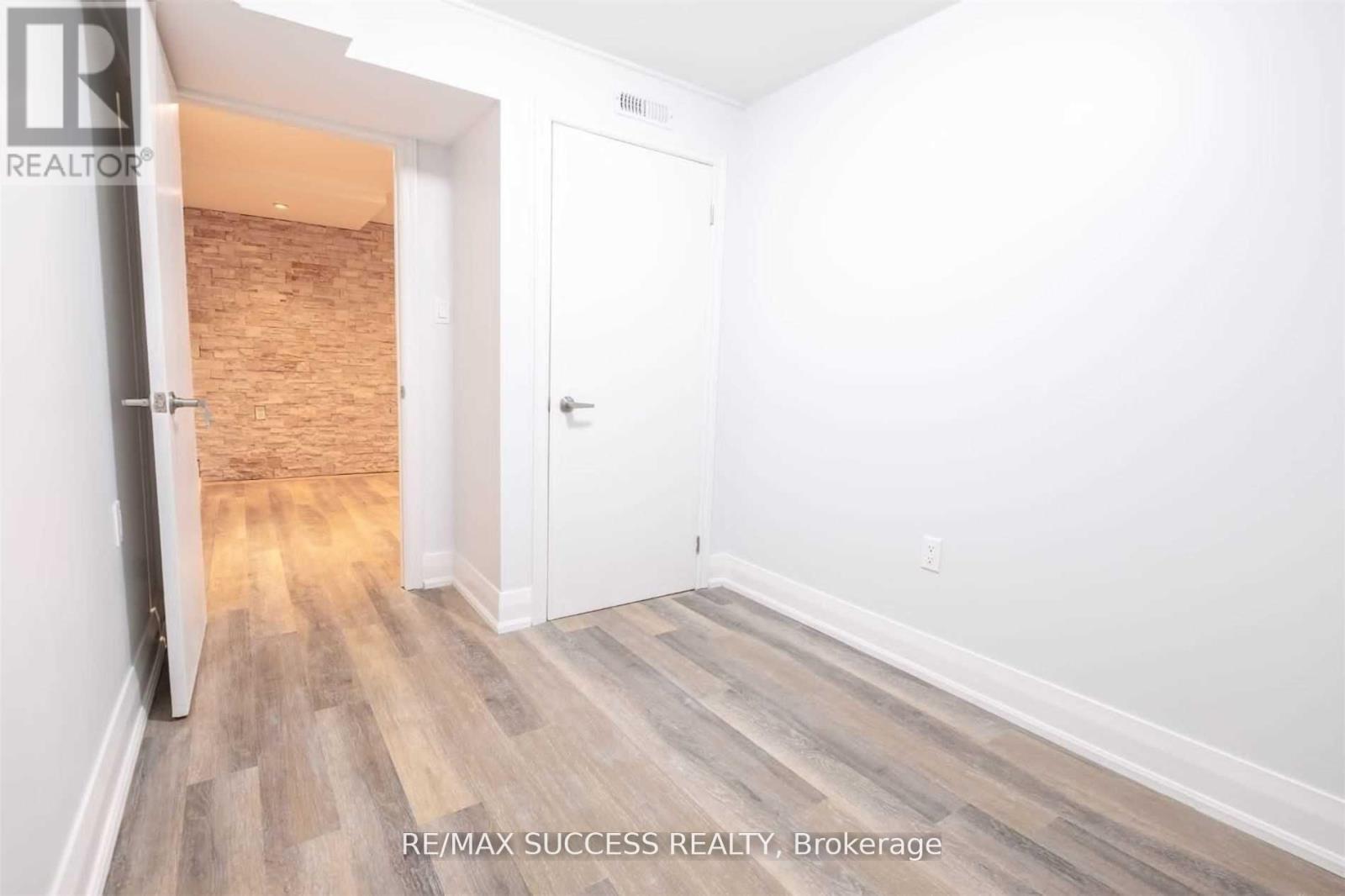 4484 Jenkin Circle, Mississauga, Ontario  L5R 1T8 - Photo 7 - W12692916