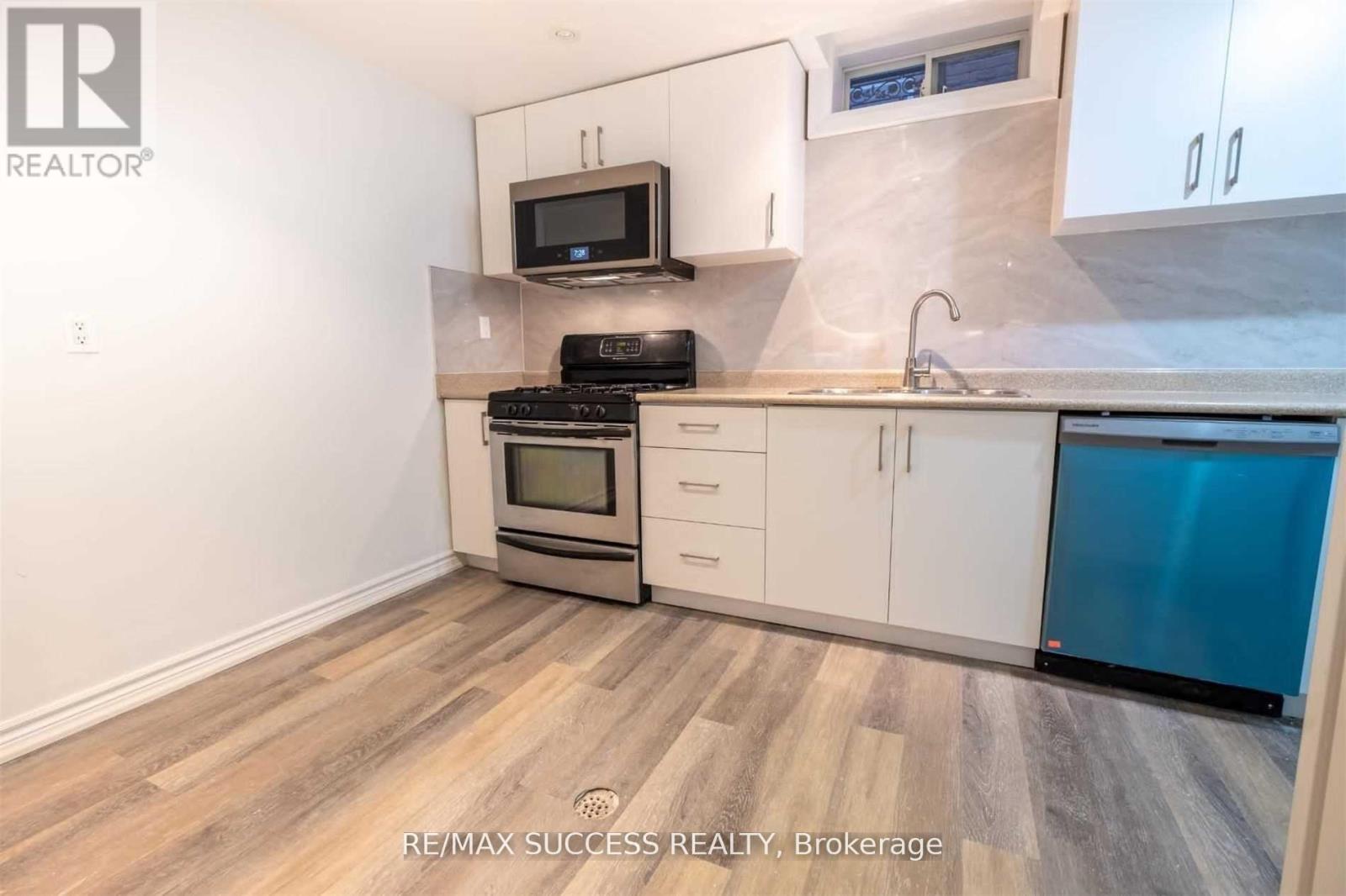 4484 Jenkin Circle, Mississauga, Ontario  L5R 1T8 - Photo 9 - W12692916