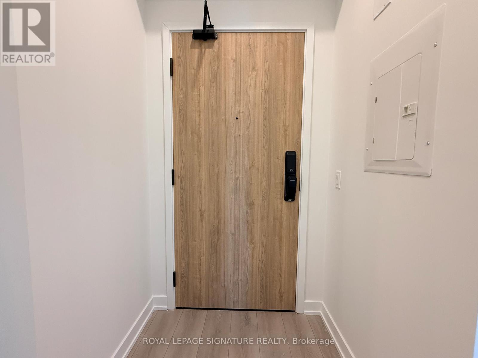 313 - 1 Fairview Road E, Mississauga, Ontario  L5A 4C6 - Photo 1 - W12692946