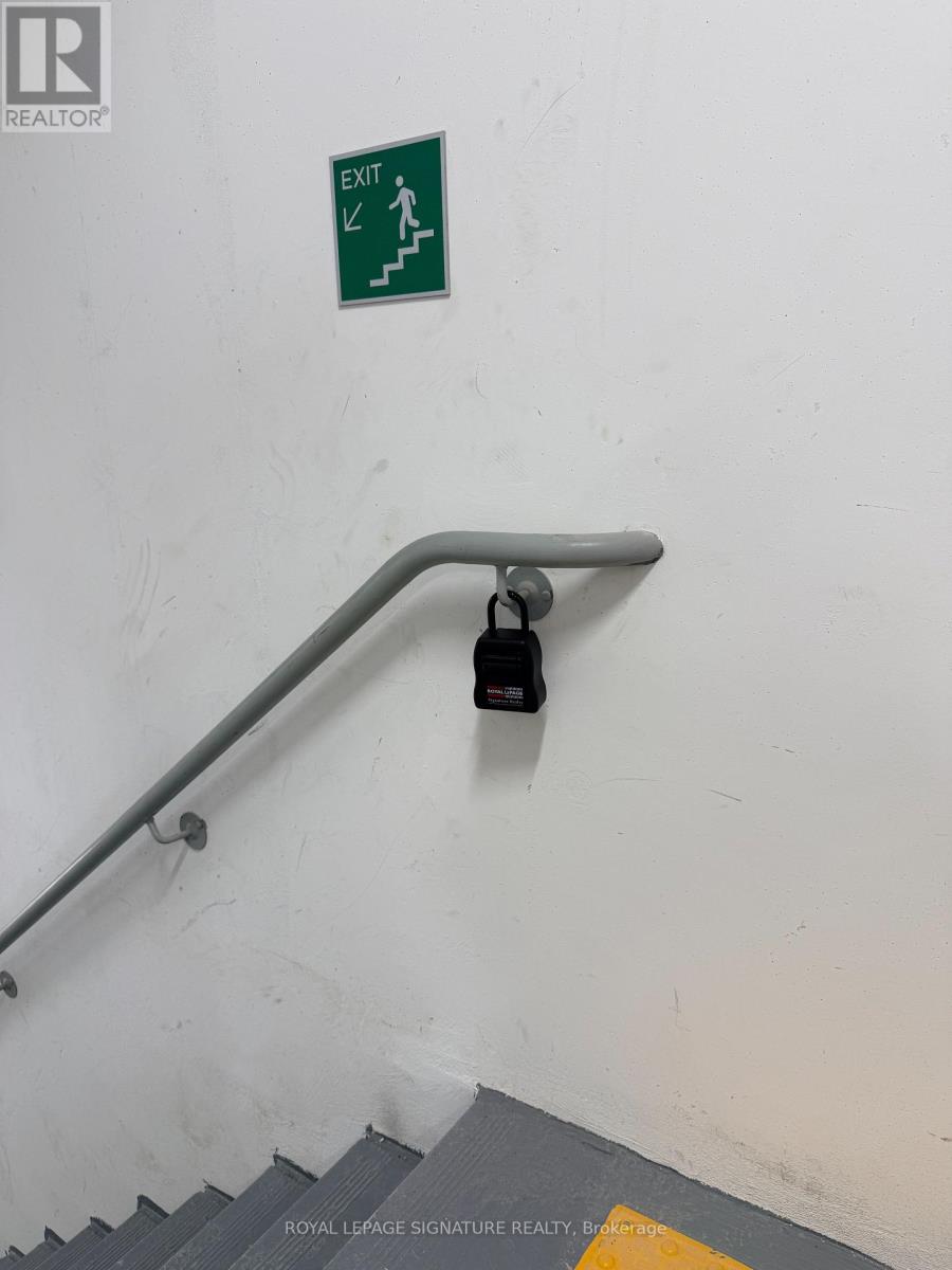 313 - 1 Fairview Road E, Mississauga, Ontario  L5A 4C6 - Photo 17 - W12692946