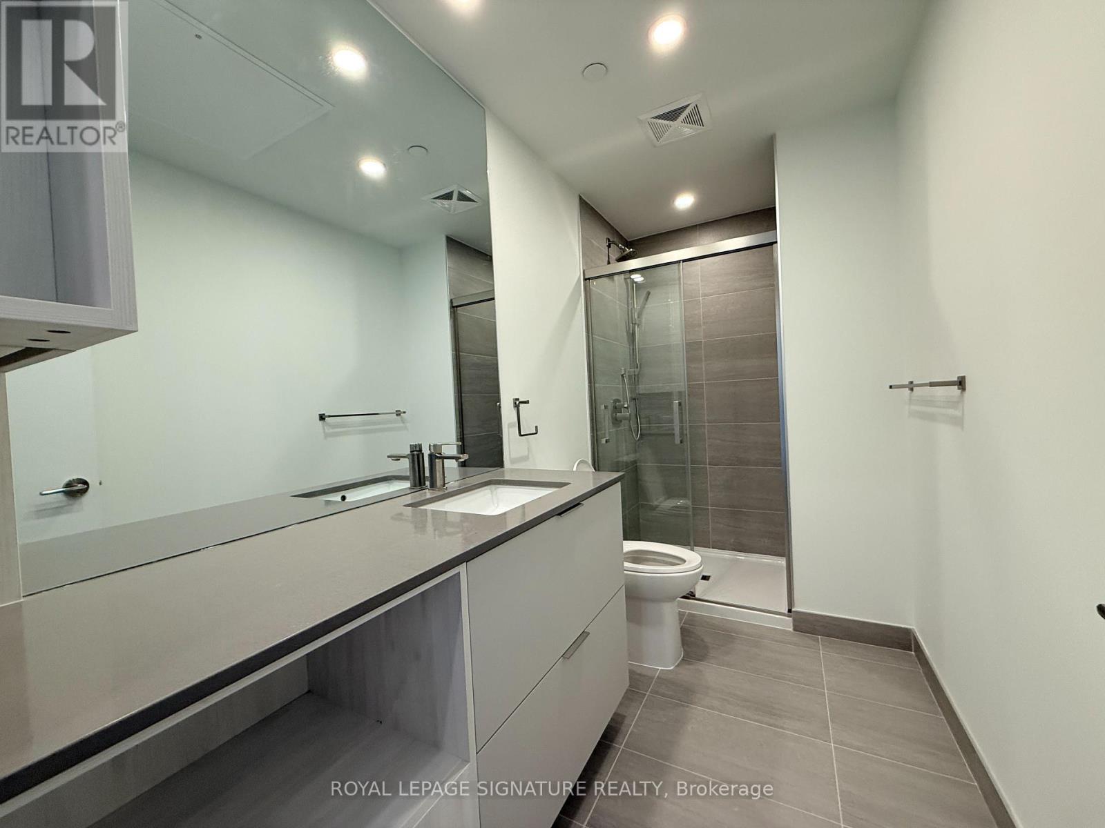 313 - 1 Fairview Road E, Mississauga, Ontario  L5A 4C6 - Photo 2 - W12692946