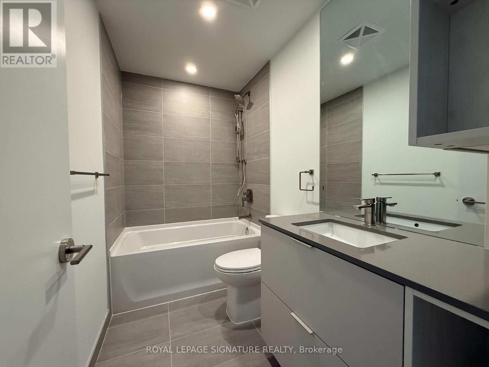 313 - 1 Fairview Road E, Mississauga, Ontario  L5A 4C6 - Photo 6 - W12692946