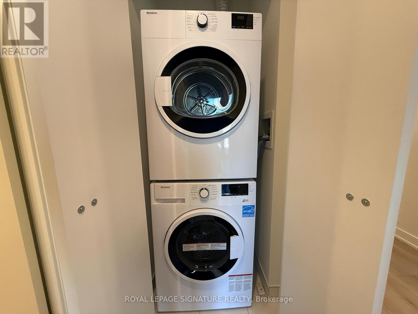 313 - 1 Fairview Road E, Mississauga, Ontario  L5A 4C6 - Photo 7 - W12692946