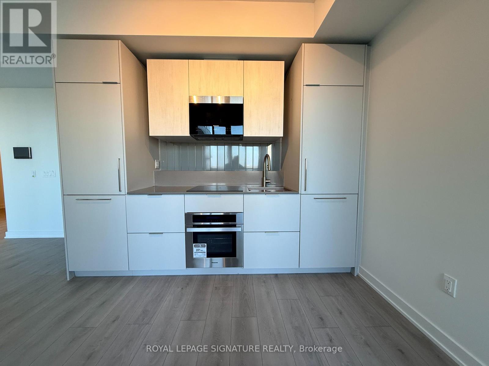 313 - 1 Fairview Road E, Mississauga, Ontario  L5A 4C6 - Photo 8 - W12692946