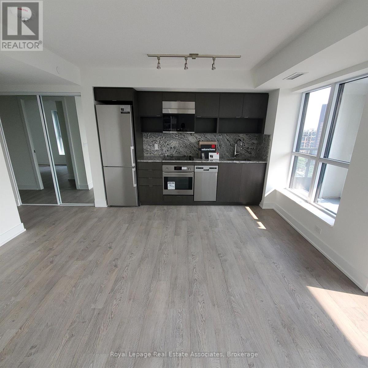 1324 - 9 Mabelle Avenue, Toronto, Ontario  M9A 0E1 - Photo 3 - W12692962