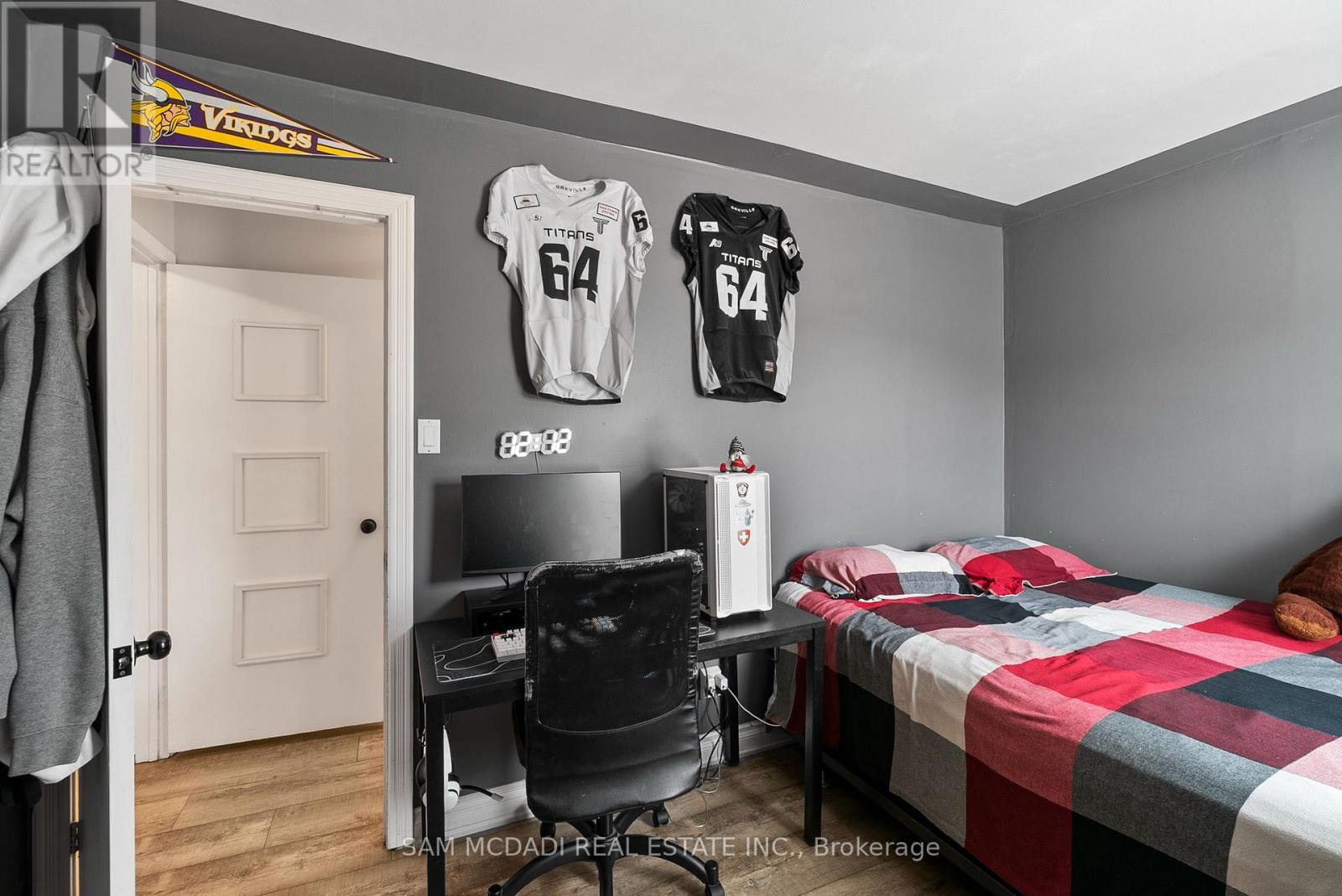 496 Seymour Drive, Oakville, Ontario  L6L 3K1 - Photo 11 - W12692970