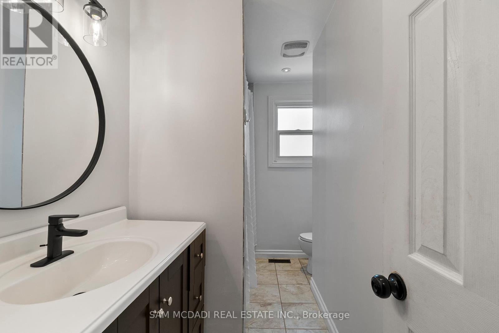 496 Seymour Drive, Oakville, Ontario  L6L 3K1 - Photo 13 - W12692970