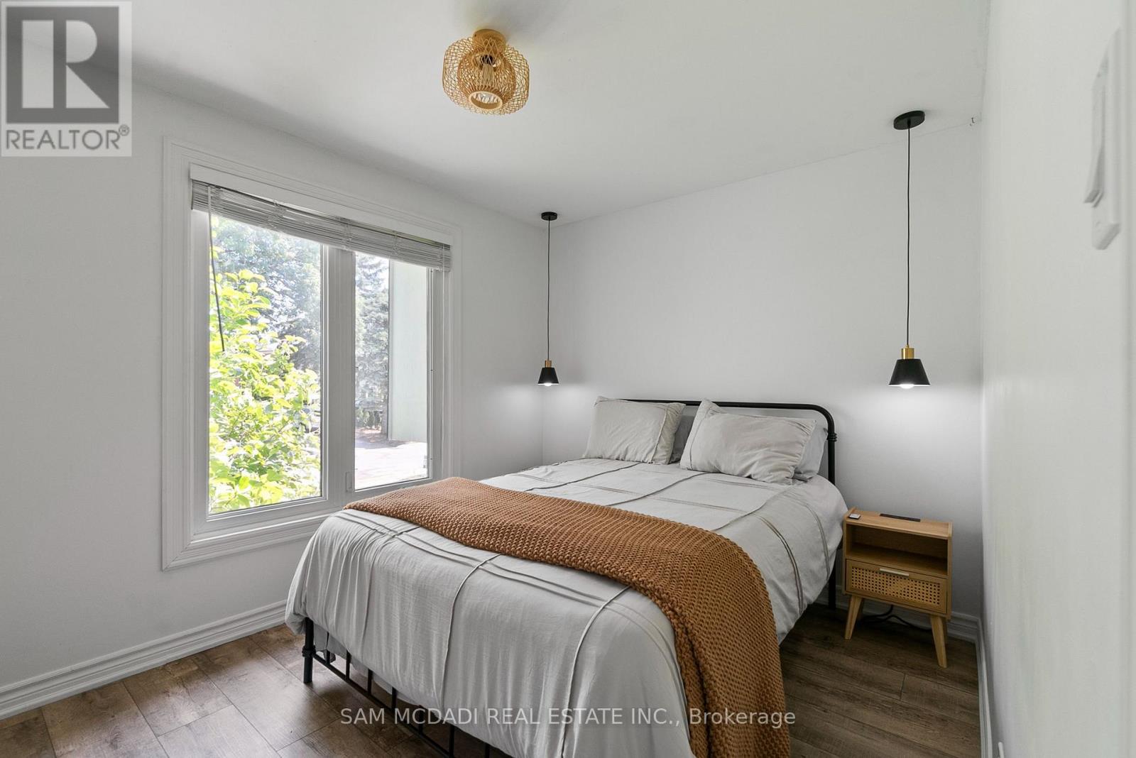 496 Seymour Drive, Oakville, Ontario  L6L 3K1 - Photo 16 - W12692970