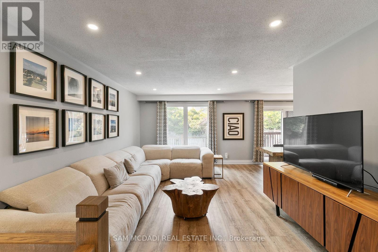 496 Seymour Drive, Oakville, Ontario  L6L 3K1 - Photo 5 - W12692970