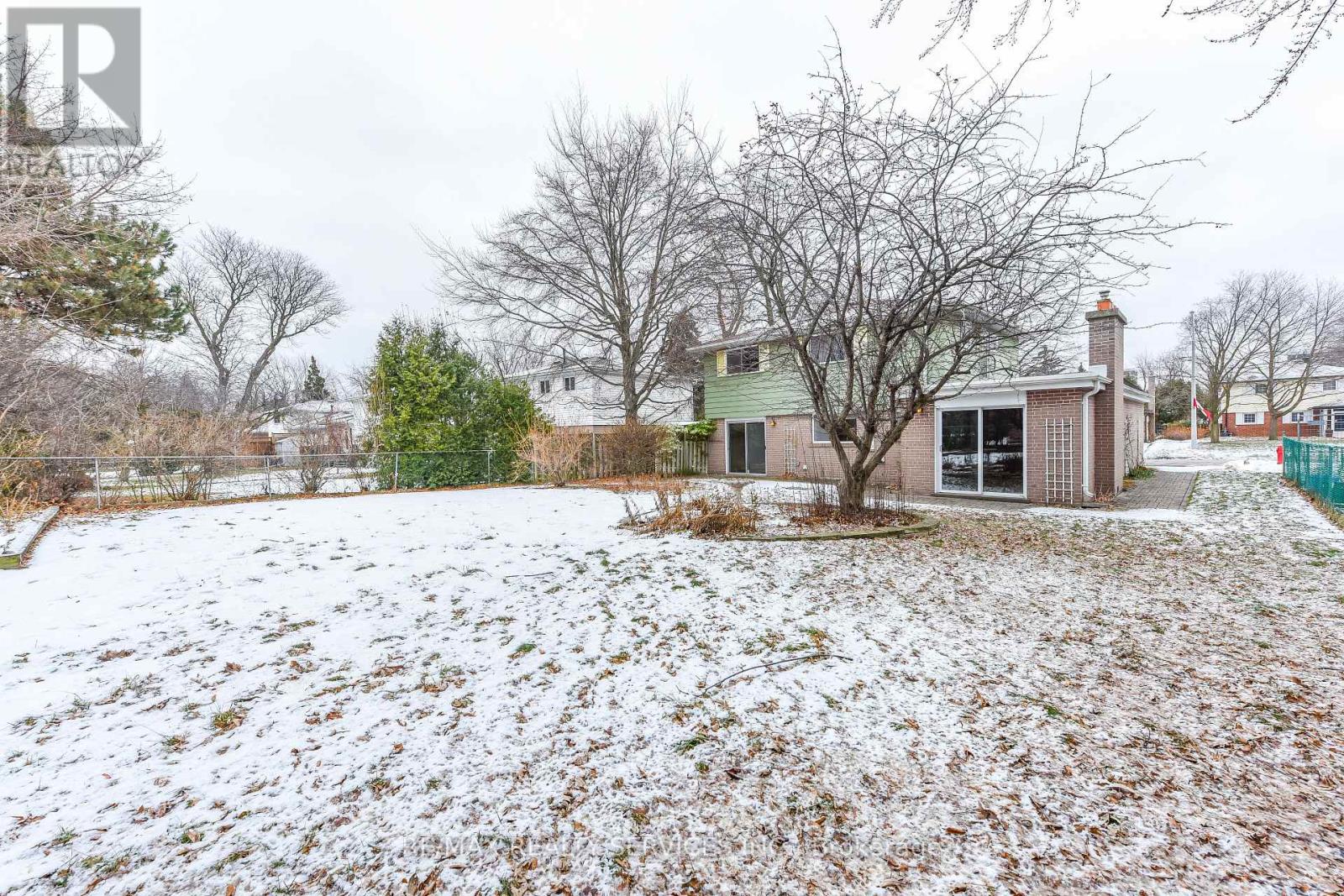 15 Richmond Drive, Brampton, Ontario  L6W 2E7 - Photo 10 - W12692976