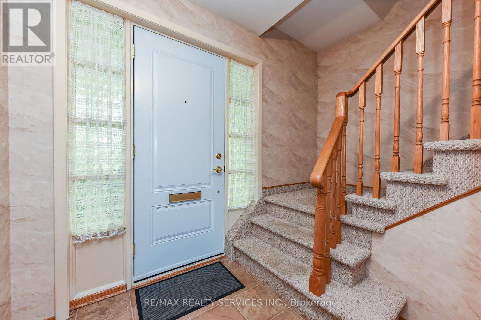 15 Richmond Drive, Brampton, Ontario  L6W 2E7 - Photo 14 - W12692976