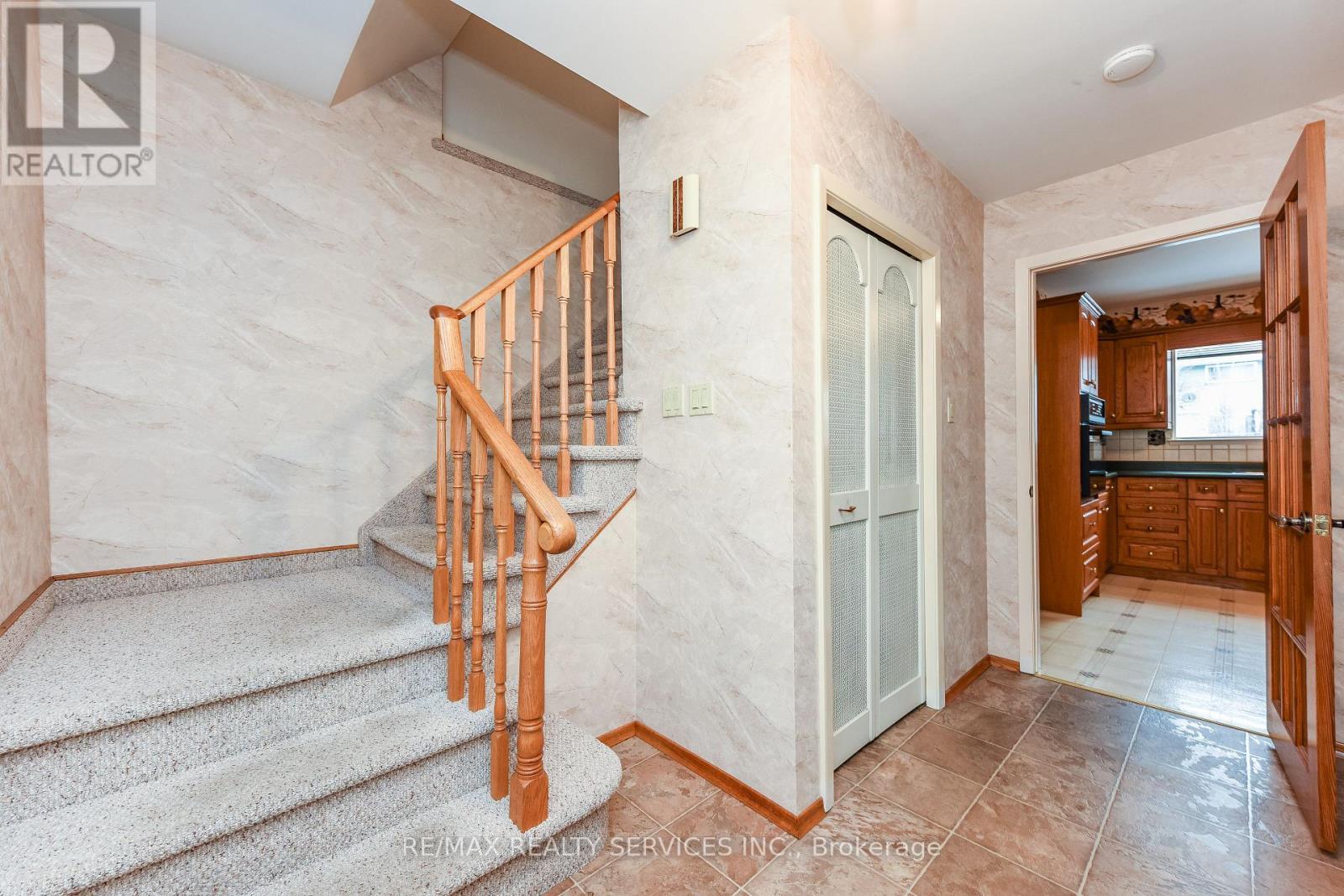 15 Richmond Drive, Brampton, Ontario  L6W 2E7 - Photo 15 - W12692976