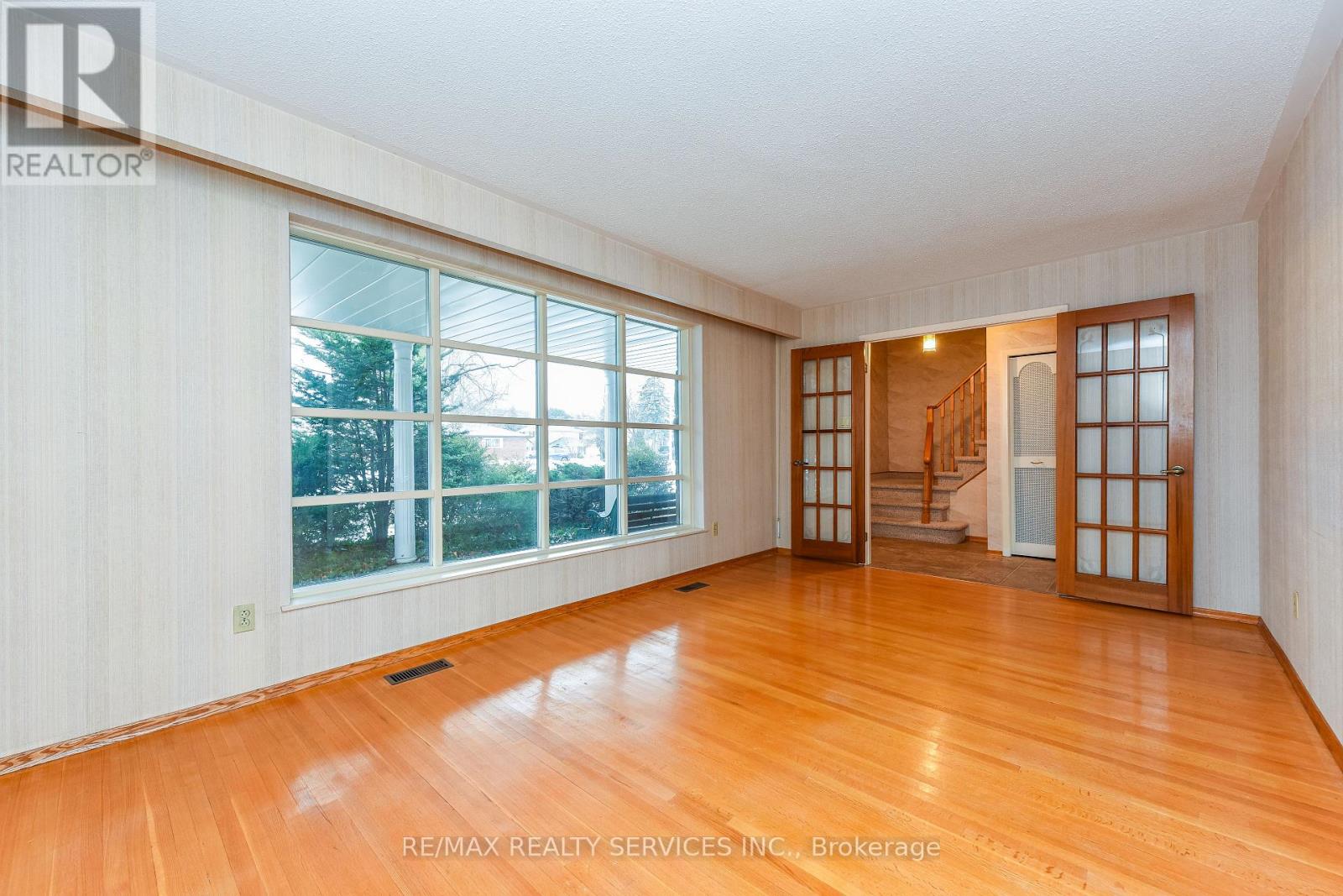 15 Richmond Drive, Brampton, Ontario  L6W 2E7 - Photo 16 - W12692976