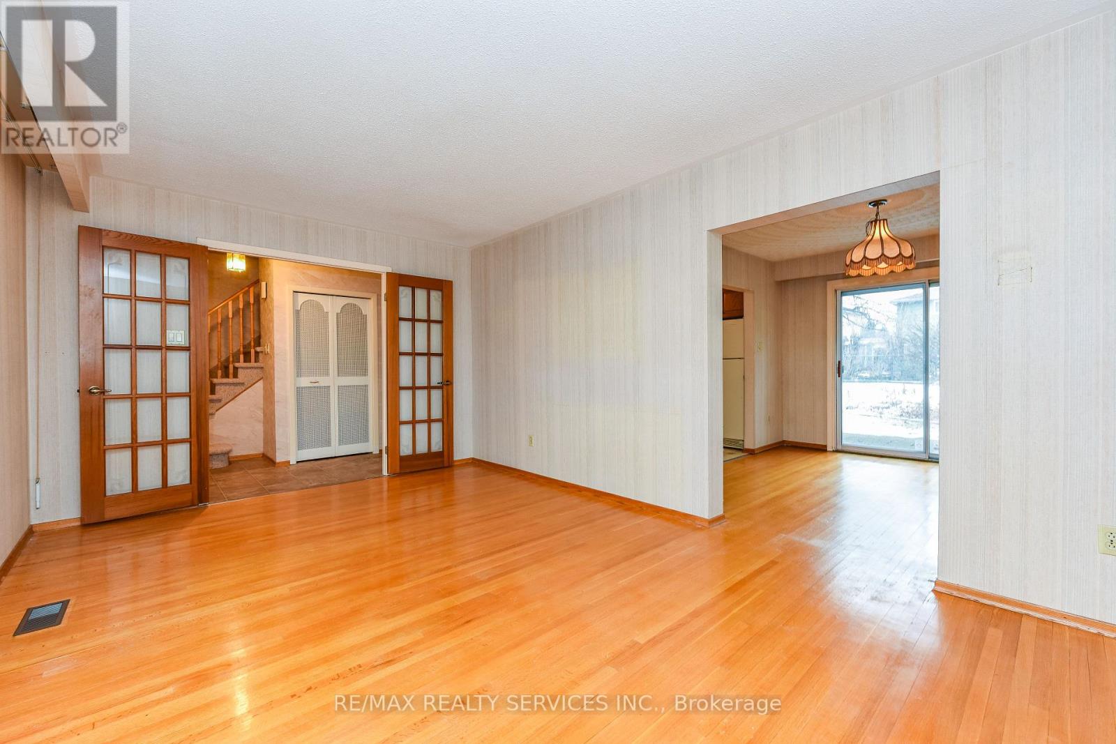 15 Richmond Drive, Brampton, Ontario  L6W 2E7 - Photo 17 - W12692976