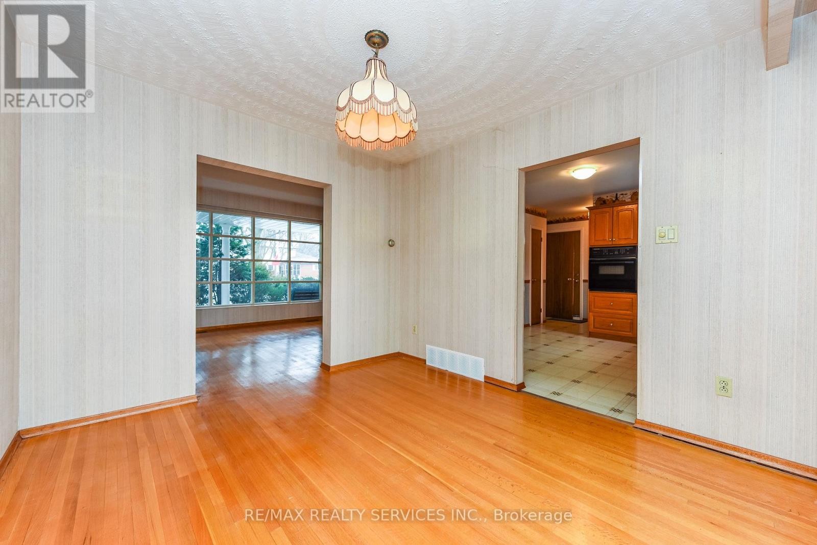 15 Richmond Drive, Brampton, Ontario  L6W 2E7 - Photo 19 - W12692976