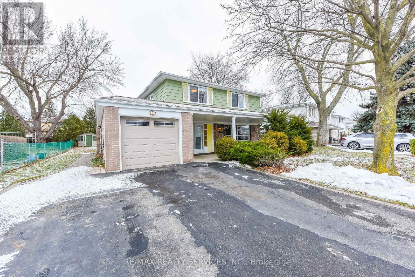 15 Richmond Drive, Brampton, Ontario  L6W 2E7 - Photo 4 - W12692976