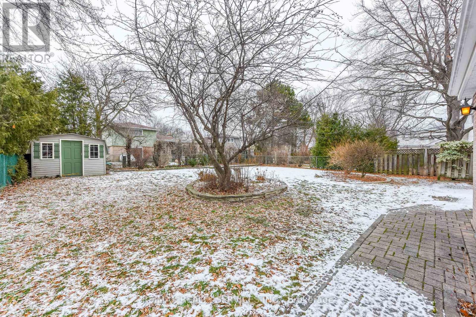 15 Richmond Drive, Brampton, Ontario  L6W 2E7 - Photo 7 - W12692976