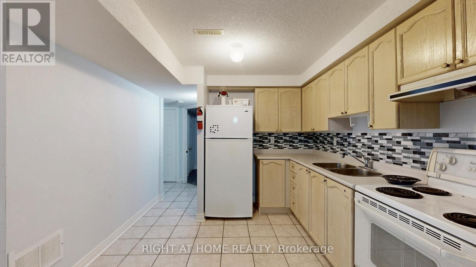 Lower - 119 Letty Avenue, Brampton, Ontario  L6Y 5E1 - Photo 9 - W12692982