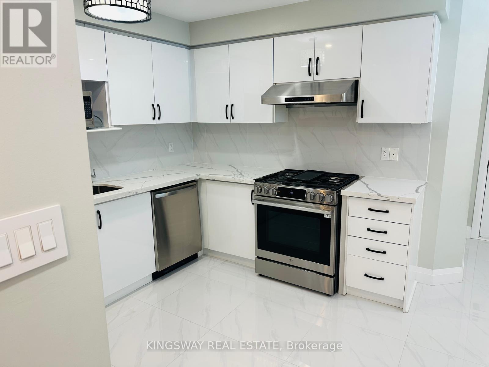 743 Mirage Place, Mississauga, Ontario  L5R 3Y2 - Photo 10 - W12692994