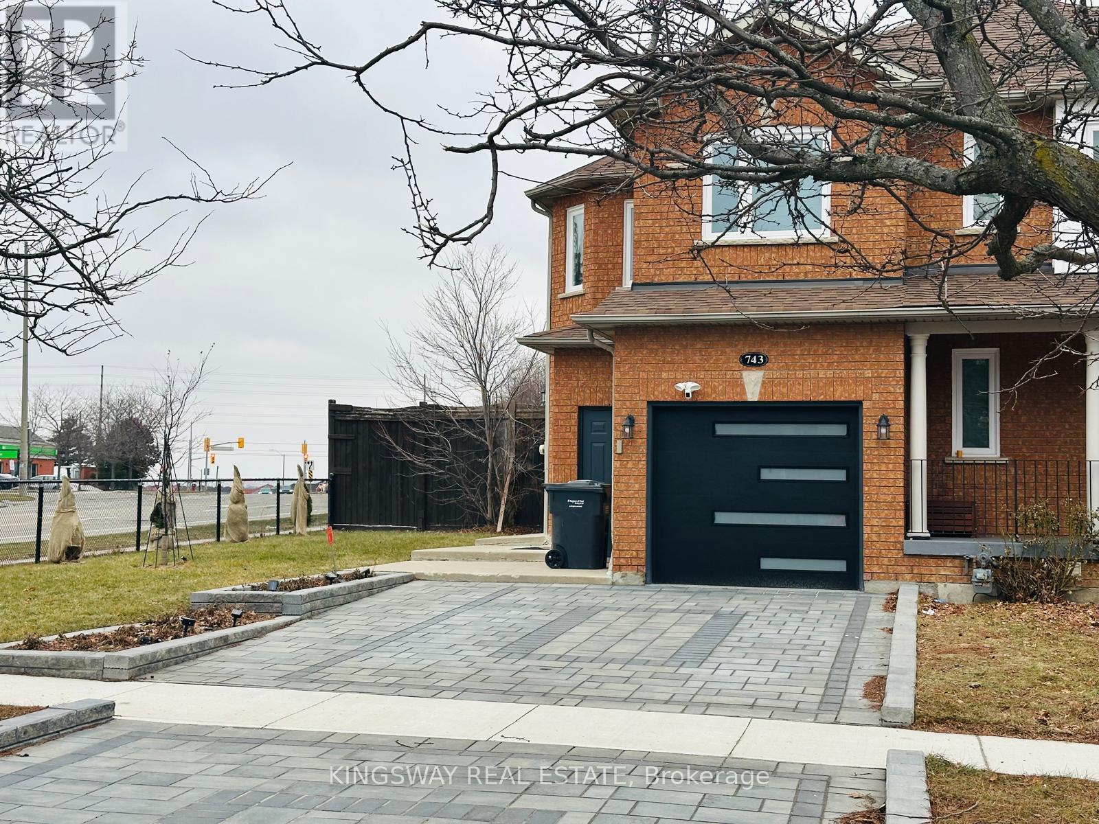 743 Mirage Place, Mississauga, Ontario  L5R 3Y2 - Photo 2 - W12692994